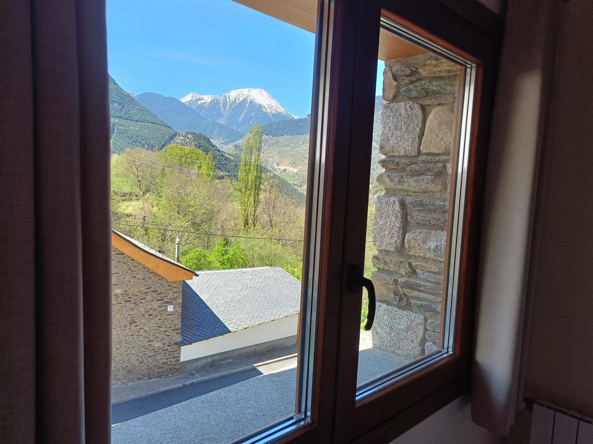 Apartaments Rural Berrós La Guingueta D'Aneu Quarto foto